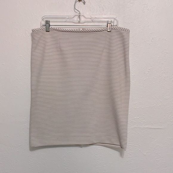 Calvin Klein peplum top and skirt set - Picture 4 of 8